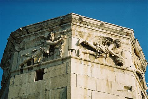  De Tempel van de Acht Winden! Een Intrigerende Verkenning van Ruimte en Harmonie